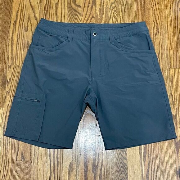 Travis Mathew Black Flat Front Golf Shirts. Size 36. - Picture 5 of 10